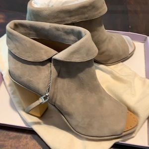 Brand new Vince Camuto bootie - gray suede